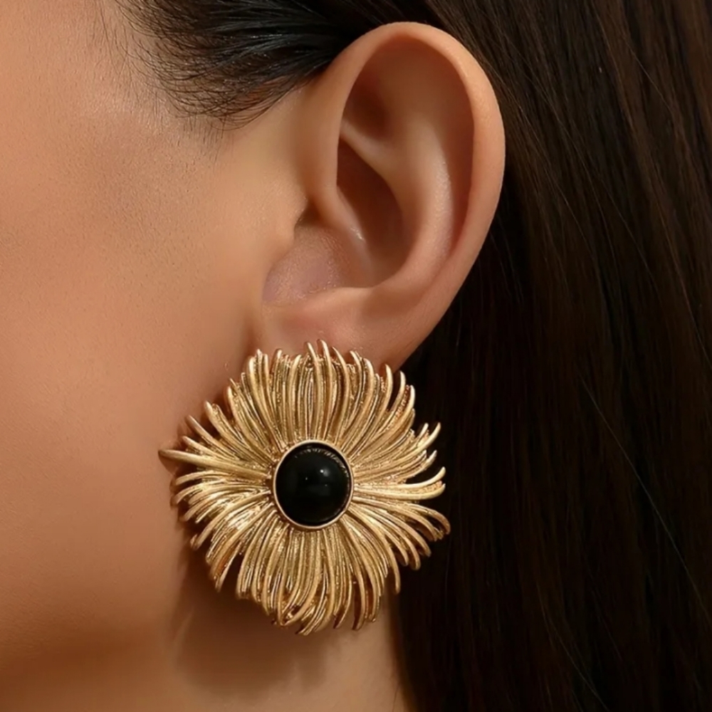 Elegant Flower Shaped Earring